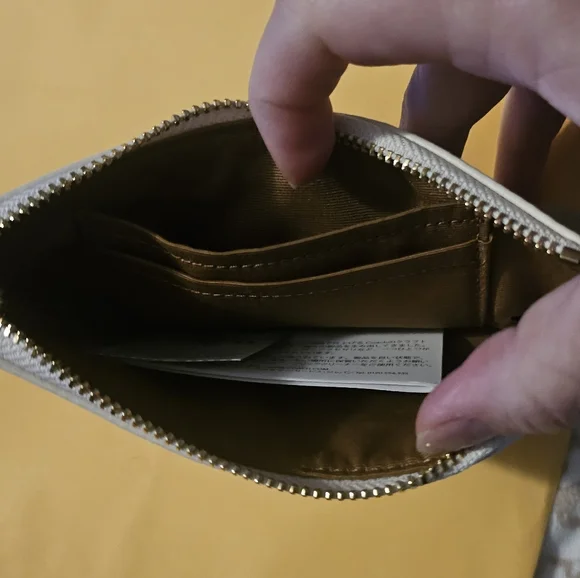 Coach - Brand New with tags wallet with strap - Picture 4 of 7